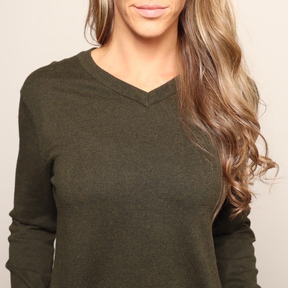 Old Navy Women's Olive V-Neck Sweater